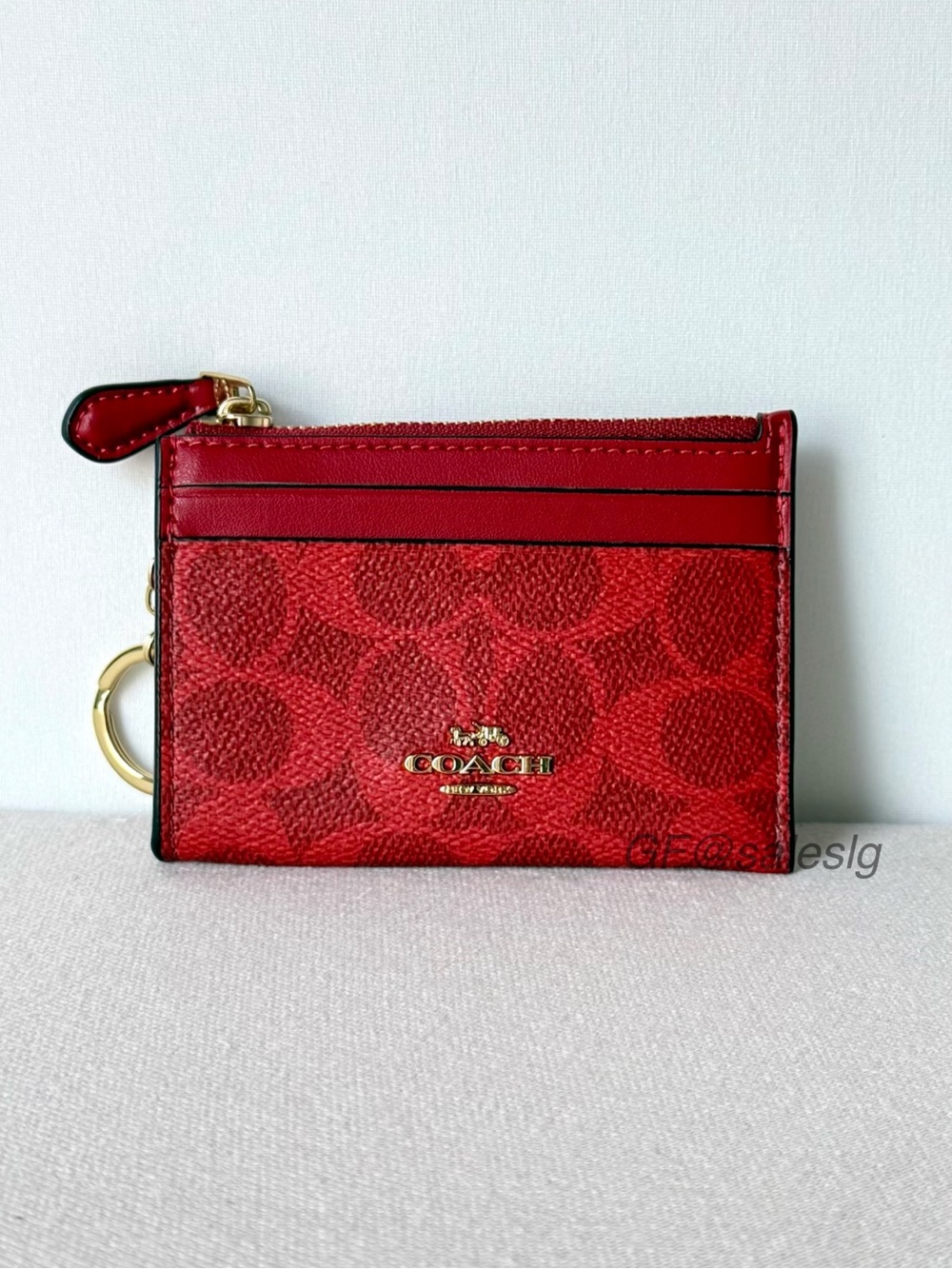 NWT Coach Mini Skinny Id Case
In Signature Canvas Gold/Crimson CW870